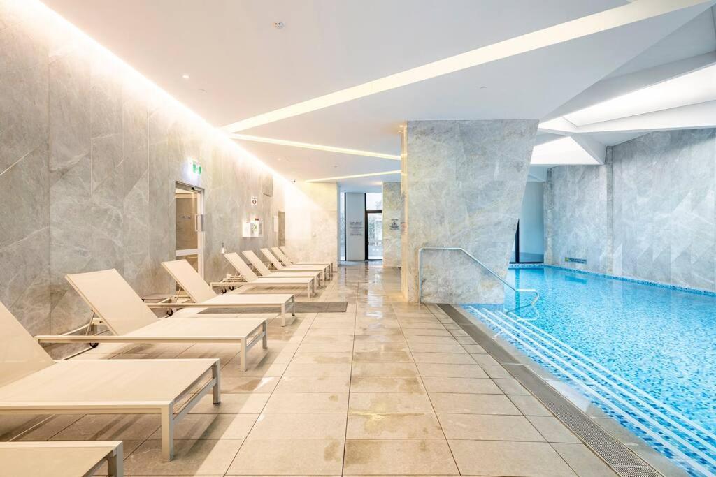 Luxury Apartment In Melbourne Exteriör bild